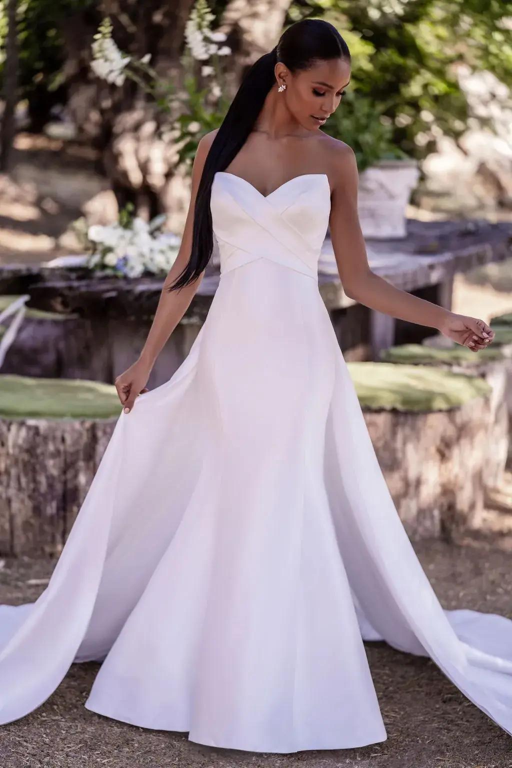 Modern Princess Bride: Graceful and Regal Bridal Styles You&#39;ll Love Image