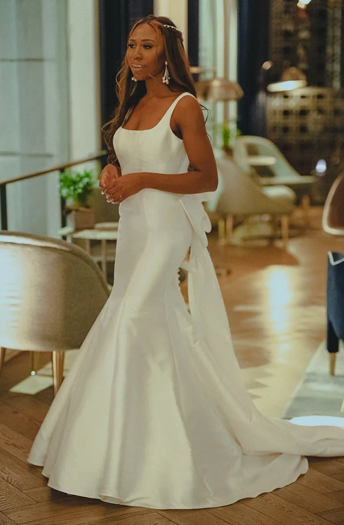 Different wedding dress necklines online